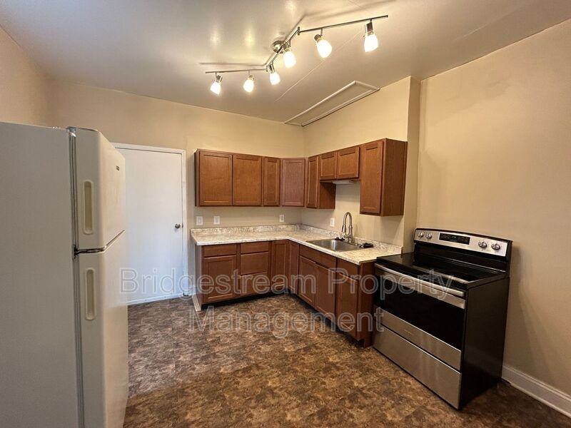 1450 John Glenn Rd - Photo 6 of 9