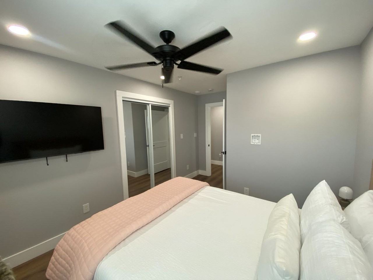 Modern Townhomes Near UTK | 2–6 Bedroom Floor Plans + Rooftop Patios - Photo 7 of 22