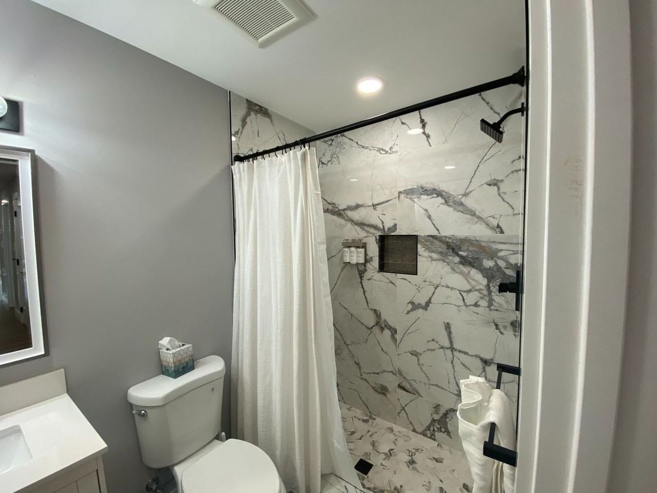Modern Townhomes Near UTK | 2–6 Bedroom Floor Plans + Rooftop Patios - Photo 5 of 23