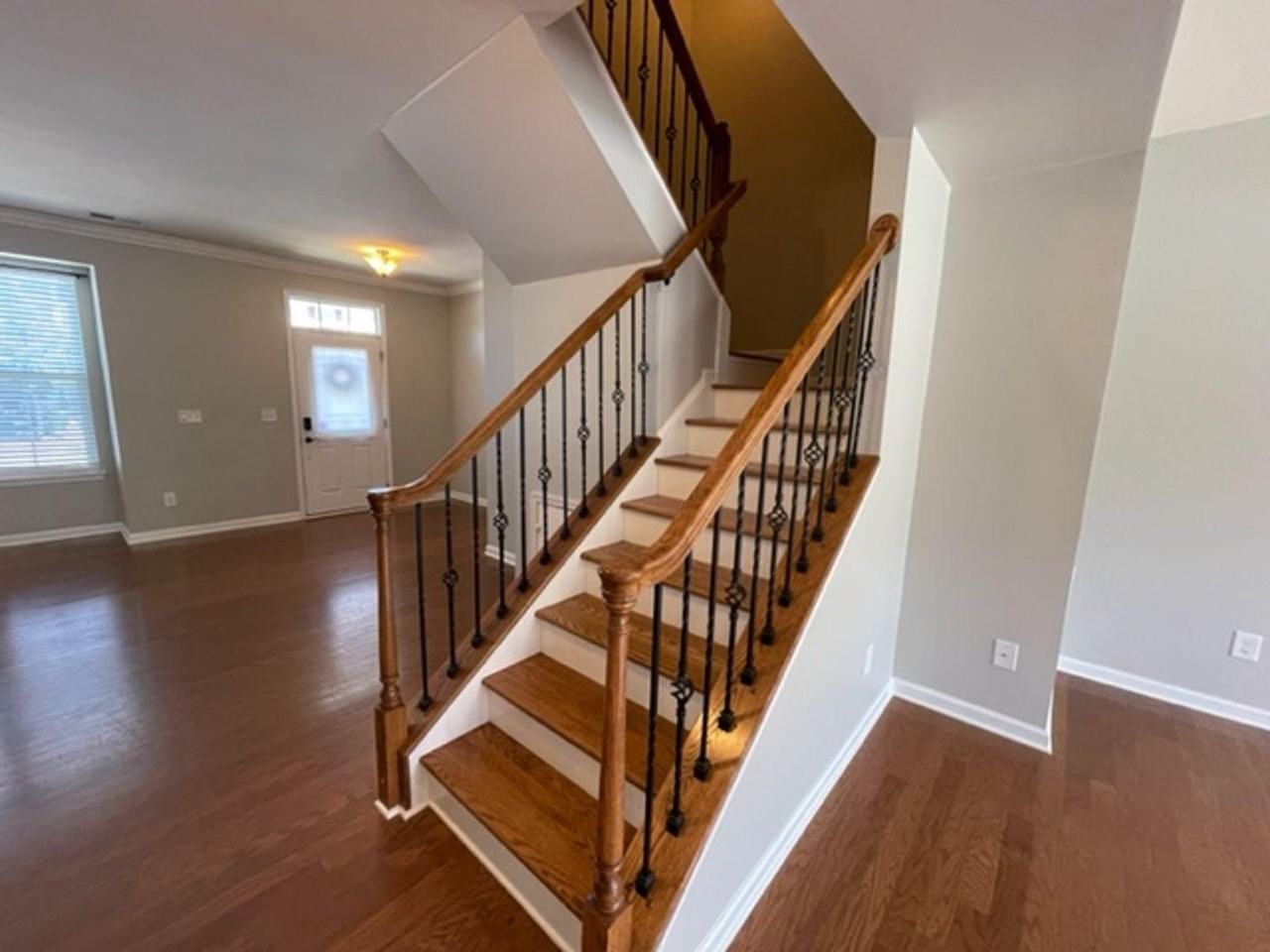 1045 Semora Ln - Photo 6 of 27