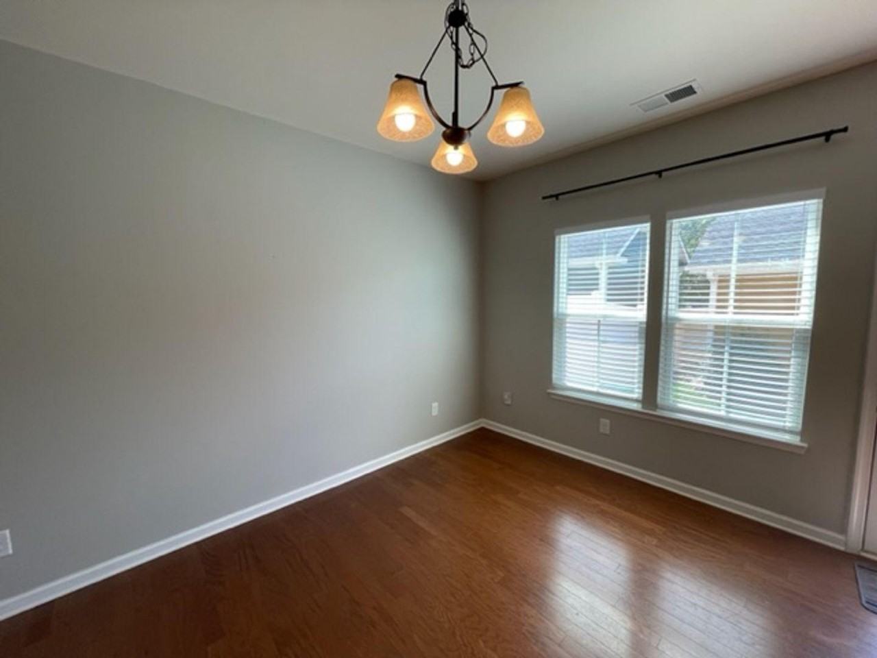 1045 Semora Ln - Photo 7 of 27