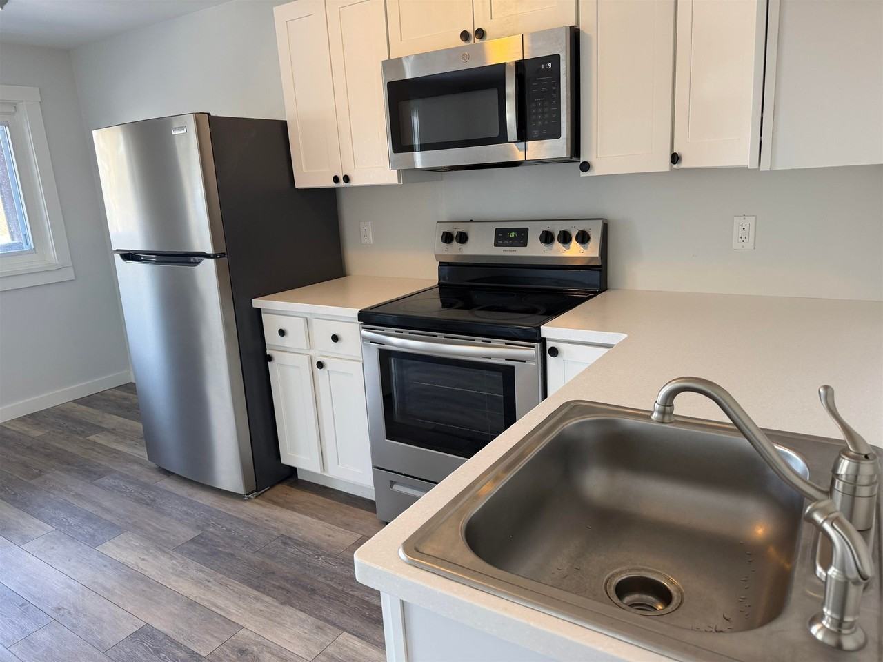 473 Maple St - Photo 2 of 7