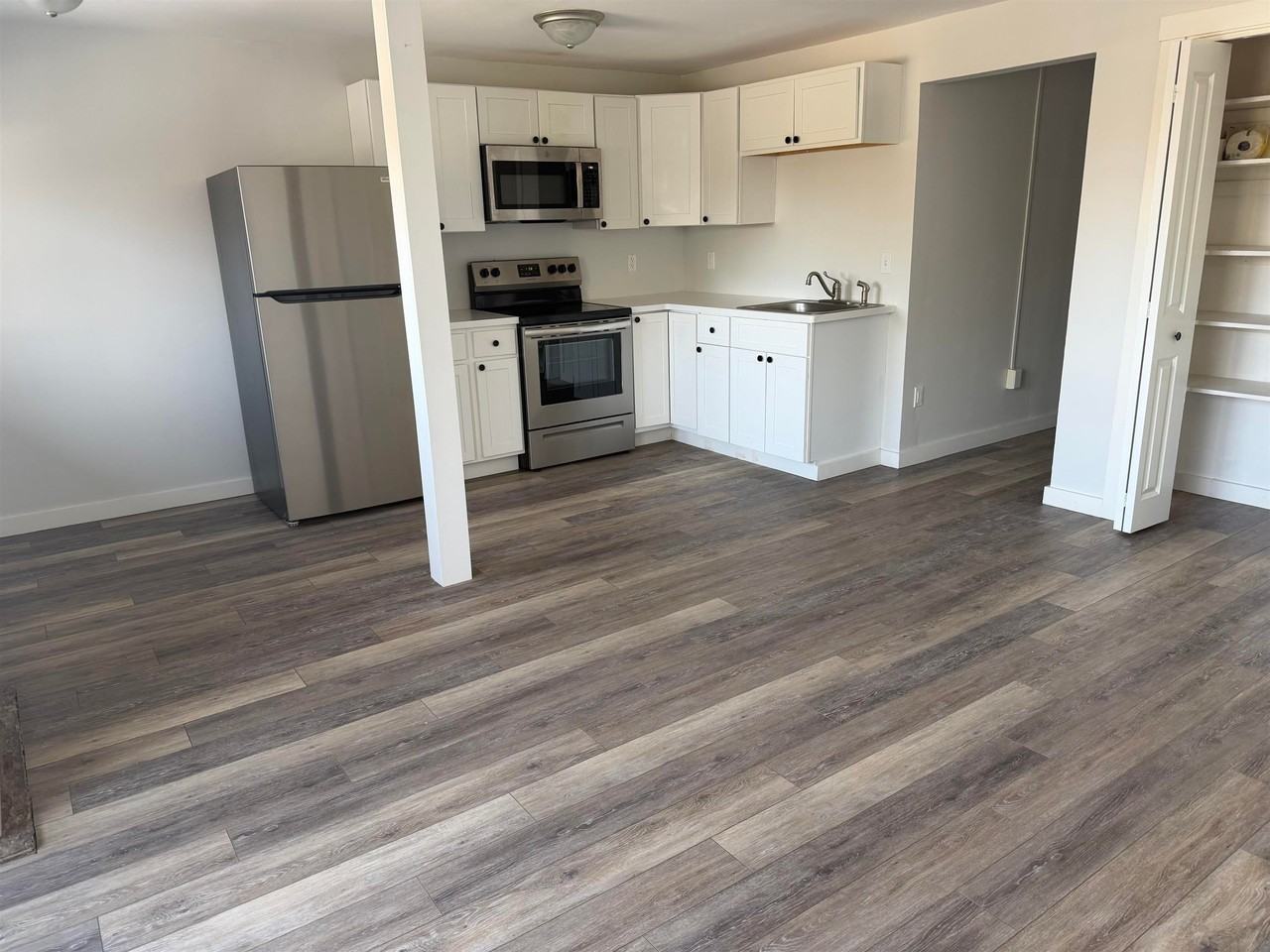 473 Maple St - Photo 3 of 7