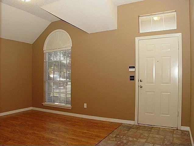 8160 Durham Dr - Photo 4 of 17