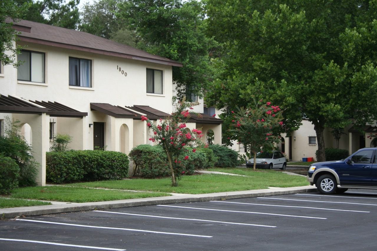 Casablanca West WFHI - Photo 2 of 12