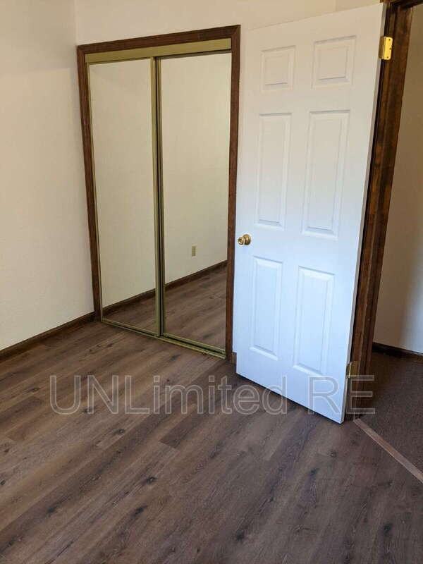 321 N Park St #B - Photo 4 of 29