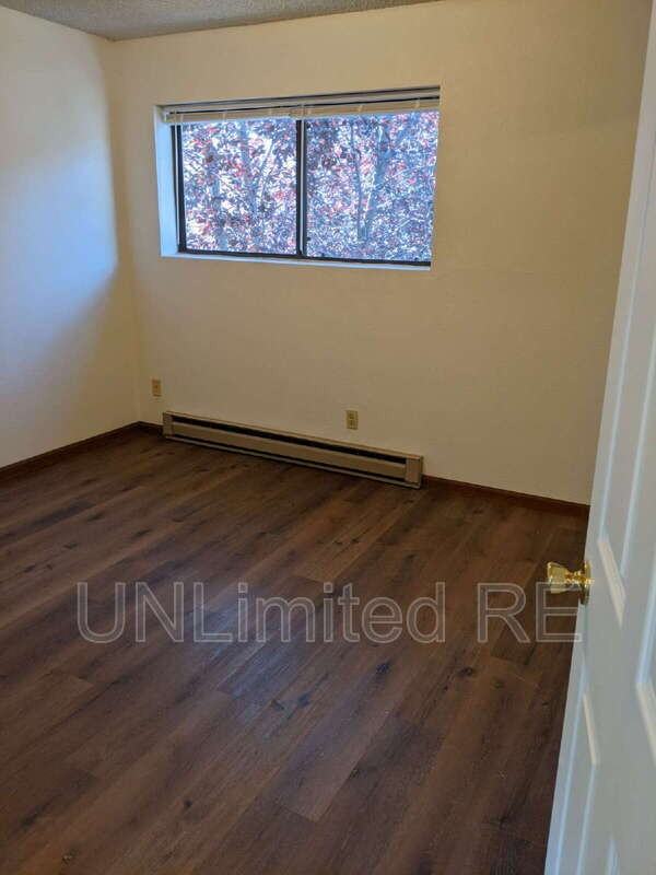 321 N Park St #B - Photo 5 of 29