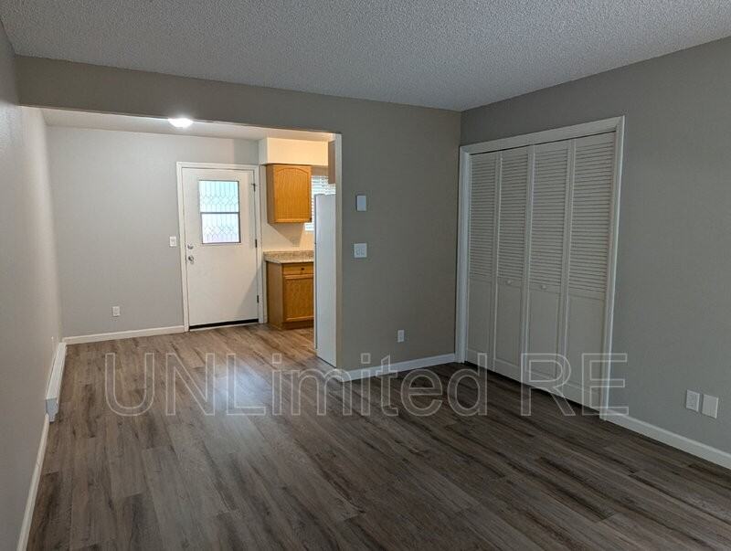 319 N Park St #G - Photo 3 of 21