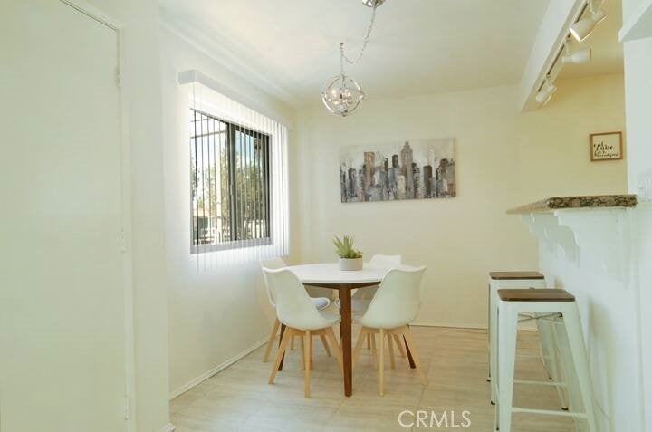 128 W 9th St - Photo 4 of 7