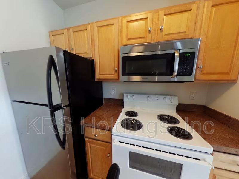 302 Goshen St - Photo 2 of 8