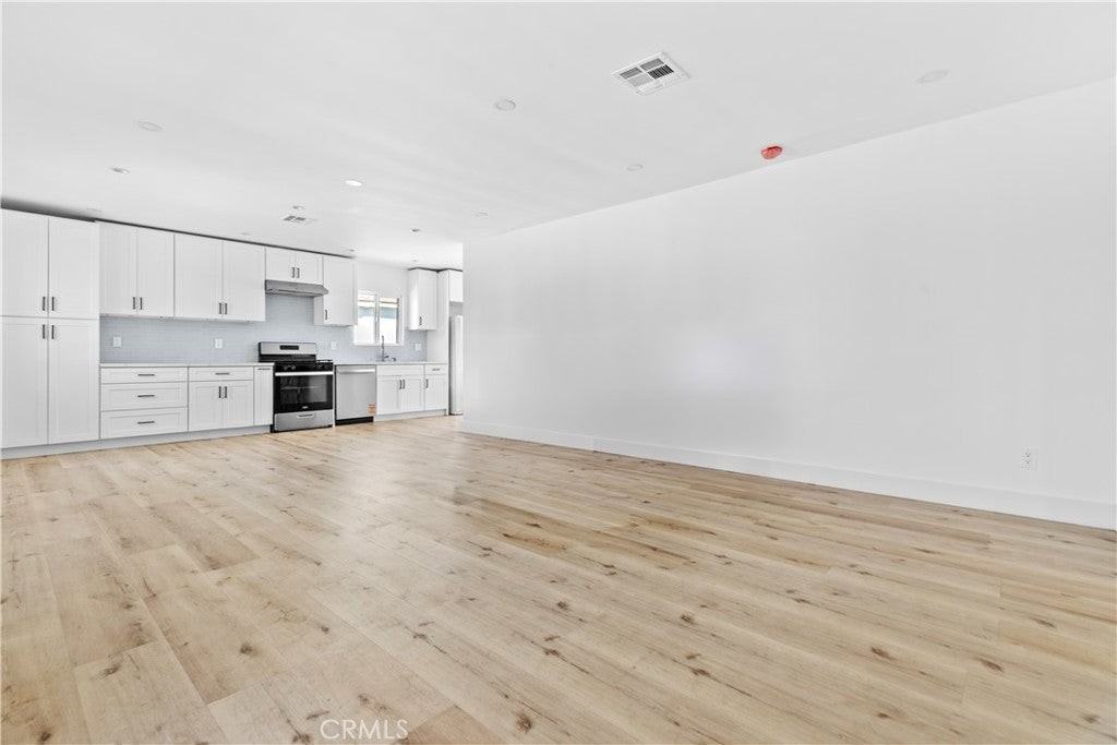 14448 Pinney St - Photo 5 of 24