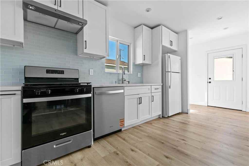 14448 Pinney St - Photo 7 of 24