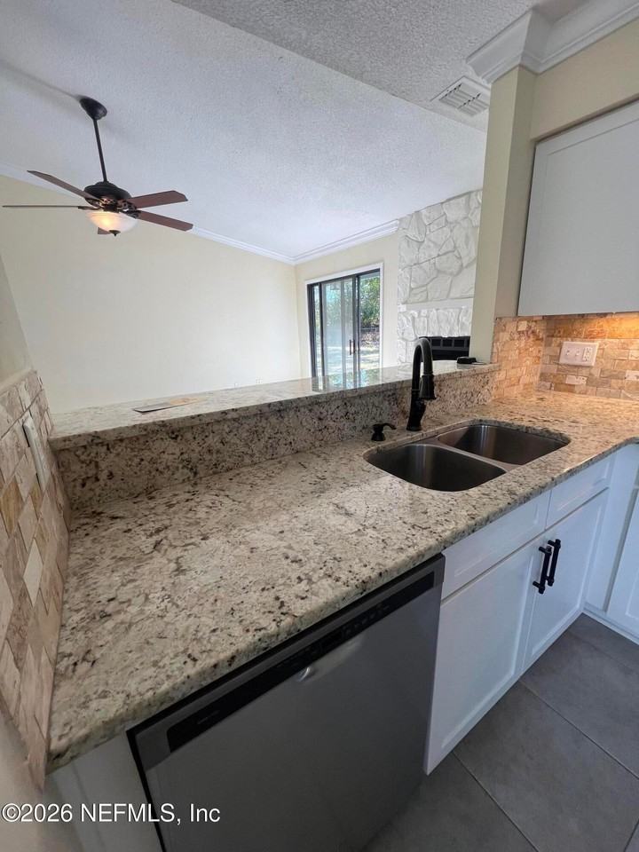 4928 Astoria Ct - Photo 3 of 14