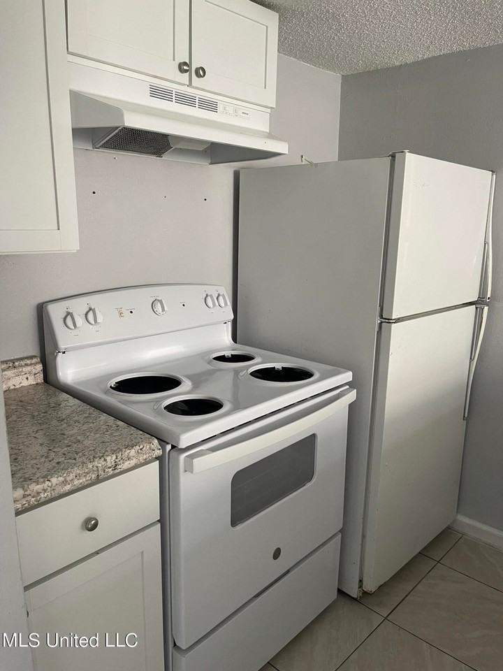 3419 Hospital St - Photo 3 of 11