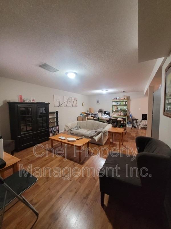 14212 114 St Nw - Photo 2 of 10