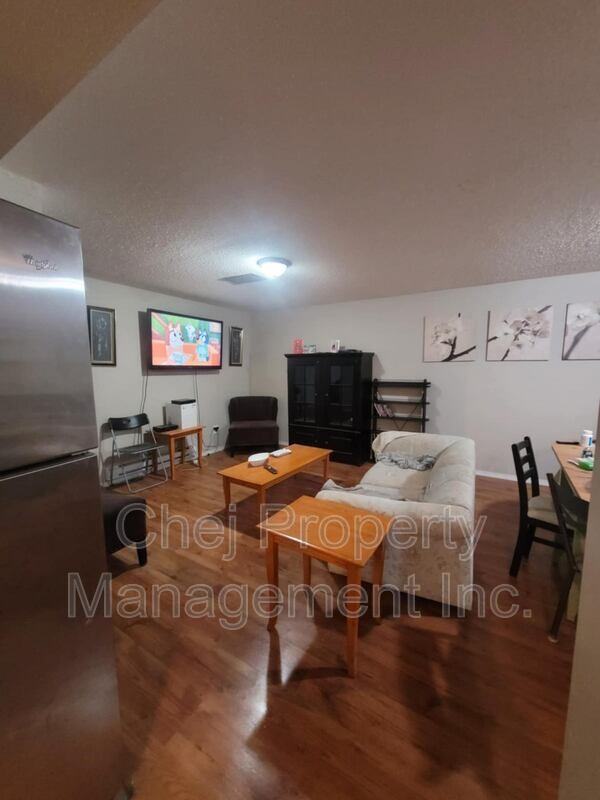 14212 114 St Nw - Photo 3 of 10