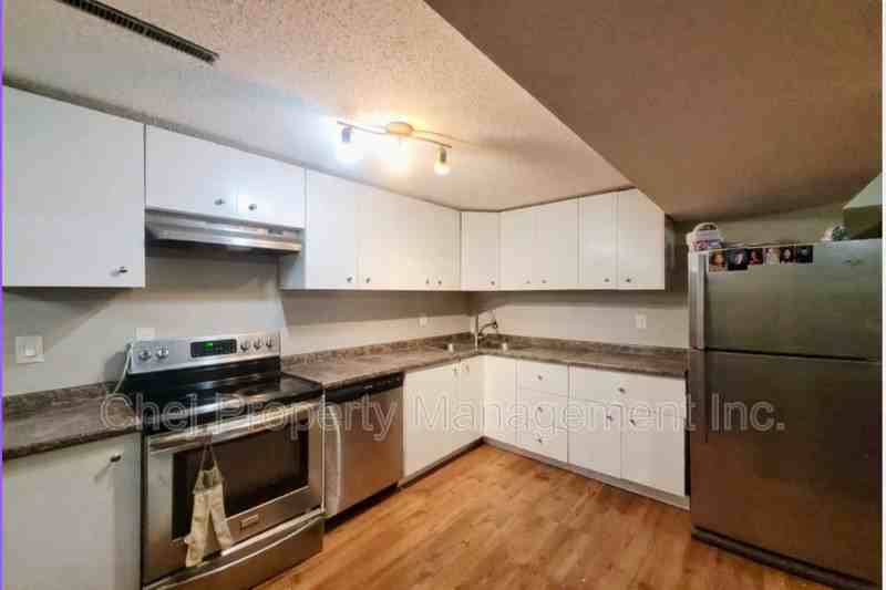 14212 114 St Nw - Photo 4 of 10