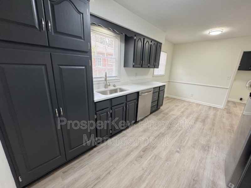 3736 Winkfield Pl - Photo 7 of 20