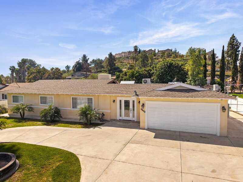 1811 Greenfield Dr - Photo 3 of 50