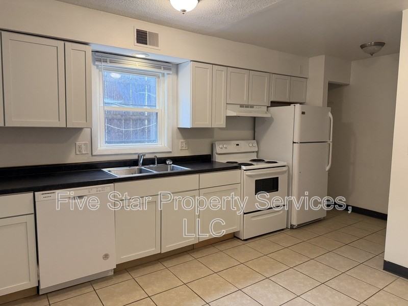 110 W Lake Shore Dr #19 - Photo 3 of 5