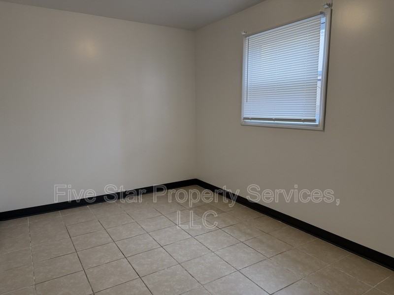 110 W Lake Shore Dr #19 - Photo 4 of 5