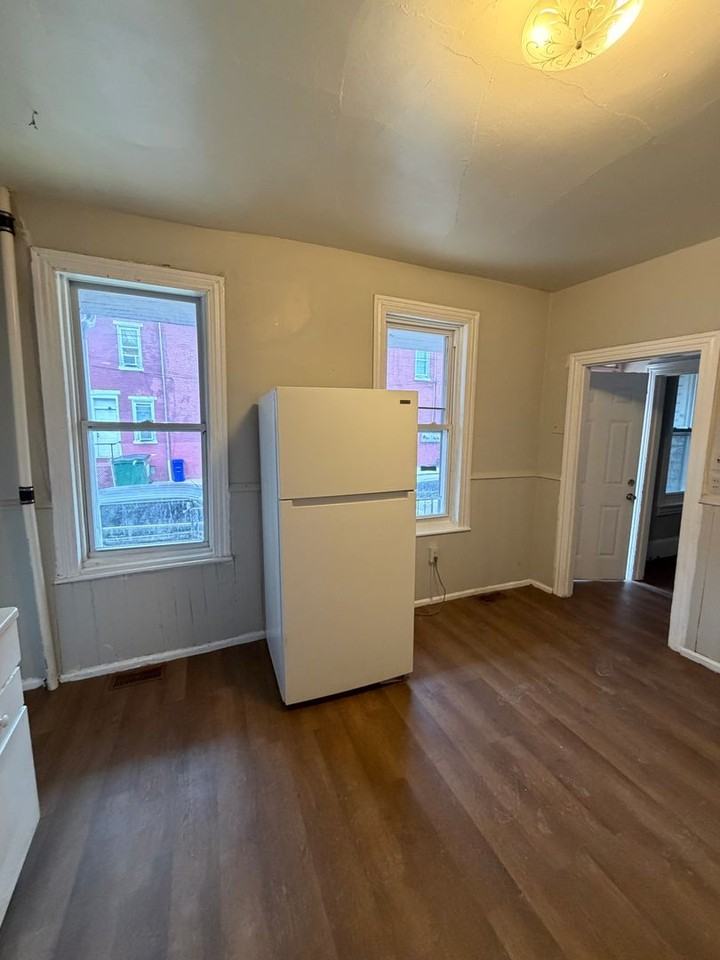 1023 Greenwich - Photo 5 of 24