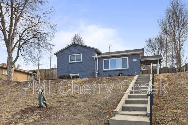 1010 Newton St - Photo 2 of 29