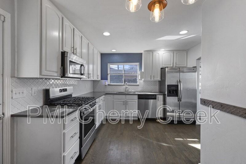 1010 Newton St - Photo 5 of 29