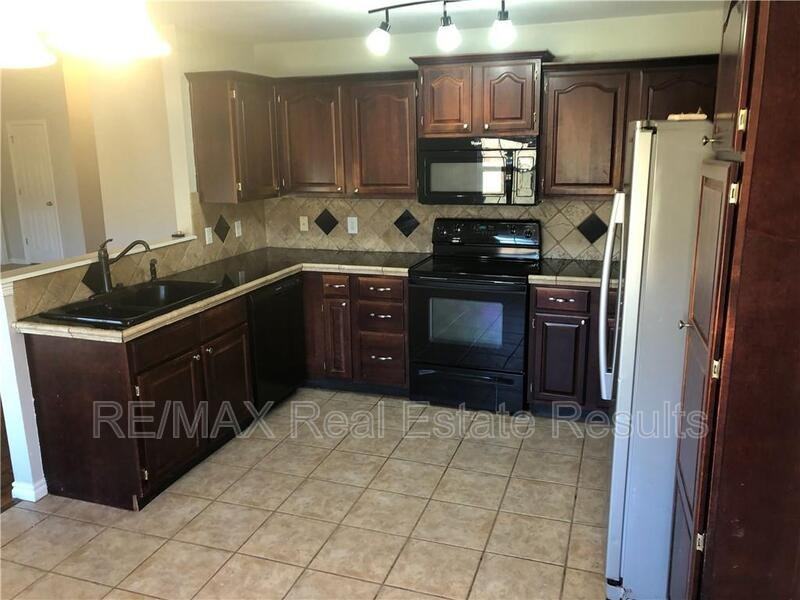 1595 Charles St - Photo 5 of 18