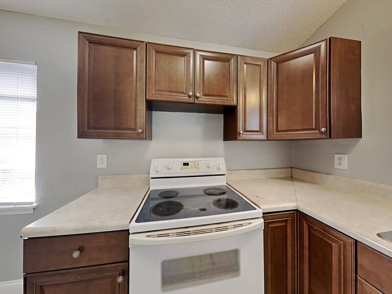 907 19th St - Photo 4 of 18