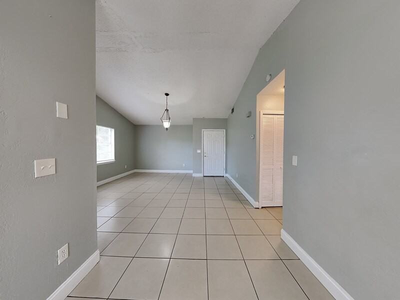 907 19th St - Photo 7 of 18