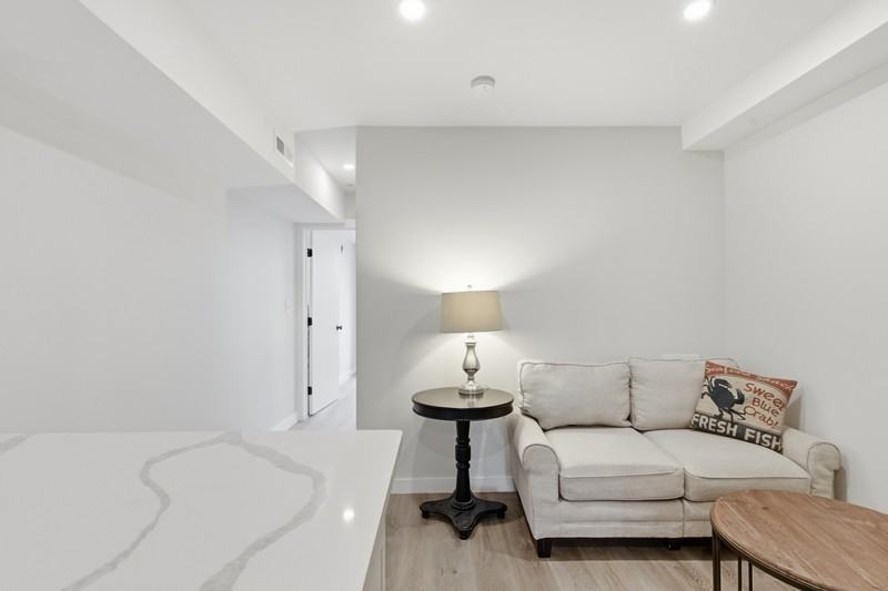 48 S Carrollton Ave - Photo 5 of 15