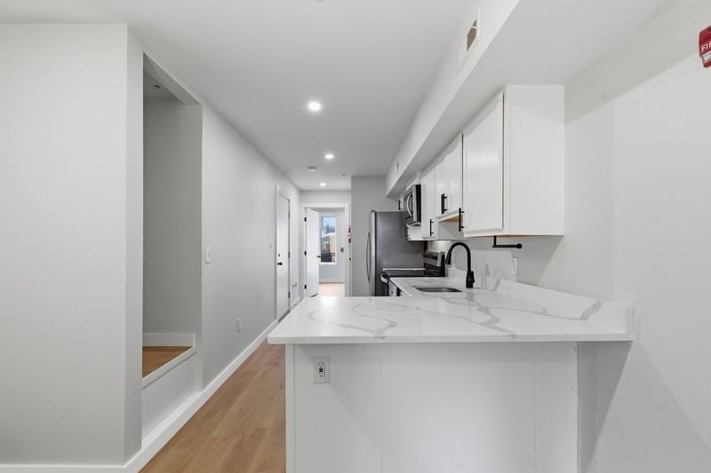 48 S Carrollton Ave - Photo 7 of 15