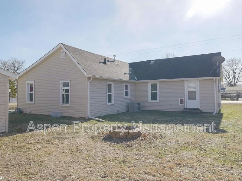 2101 Melvin Ave - Photo 2 of 12