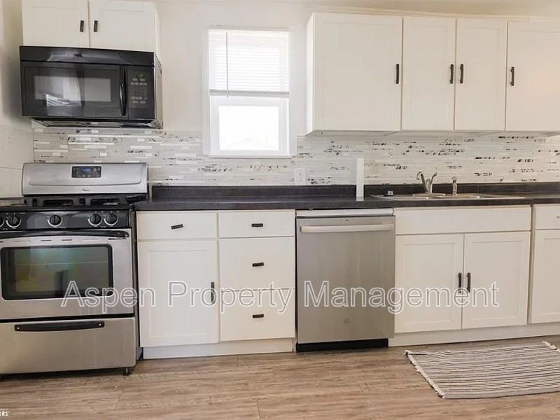 2101 Melvin Ave - Photo 3 of 12