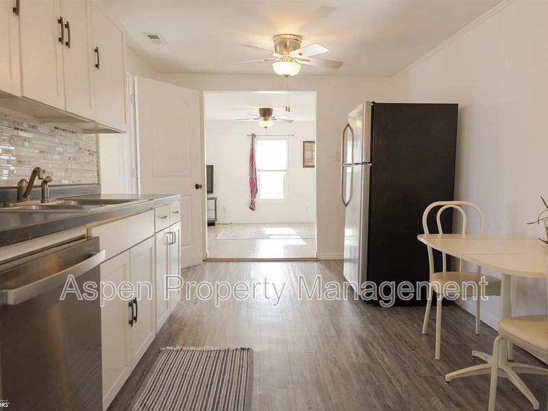 2101 Melvin Ave - Photo 4 of 12