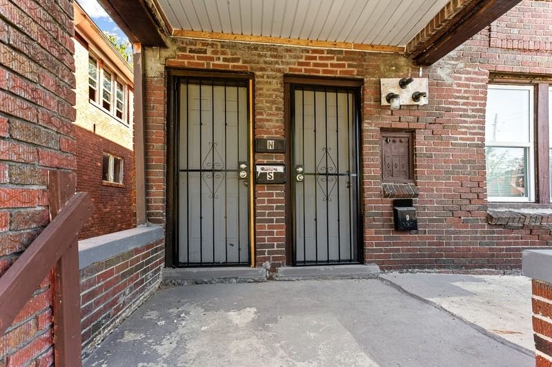 14814 Sussex St - Photo 2 of 12