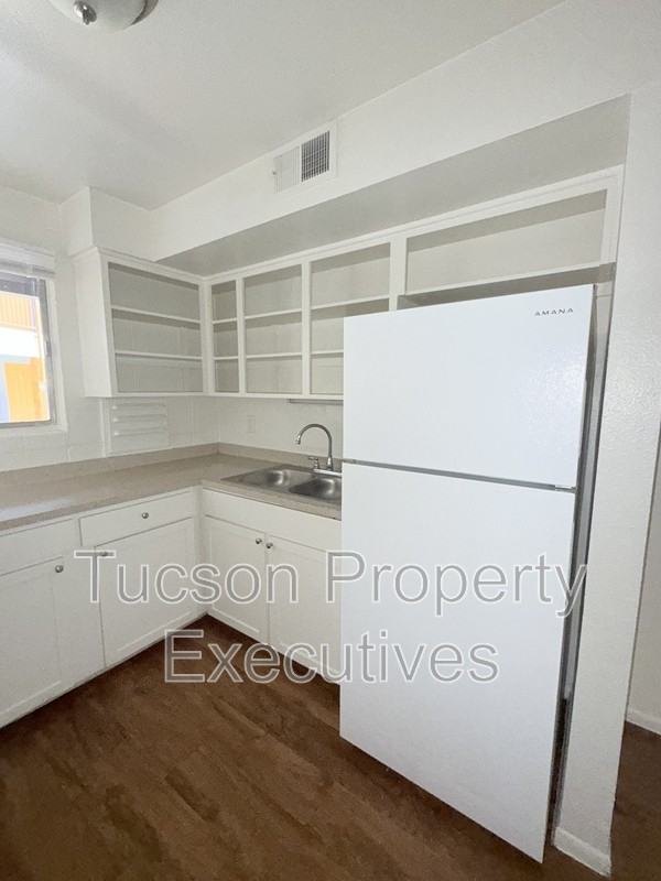 5770 E 10th St - Photo 4 of 17