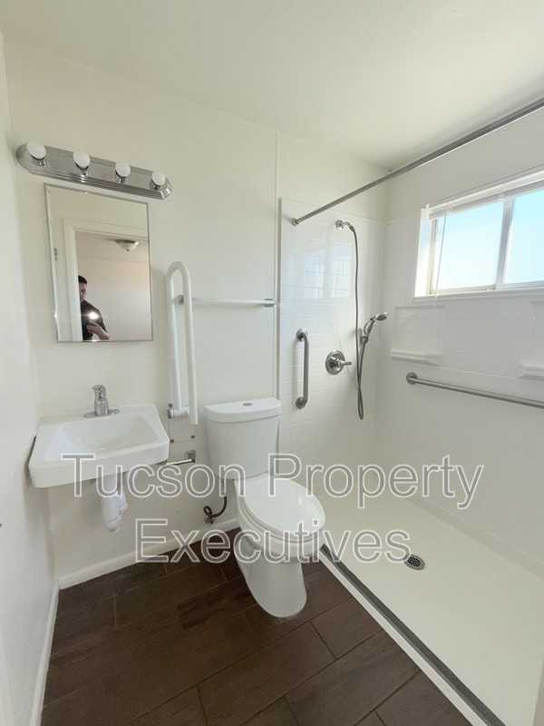 5770 E 10th St - Photo 5 of 17