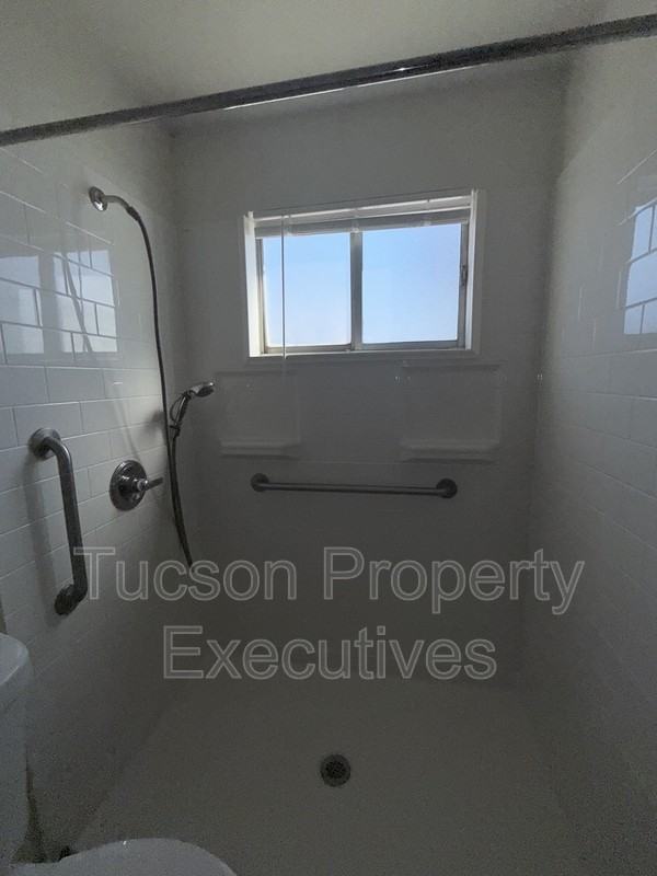 5770 E 10th St - Photo 6 of 17