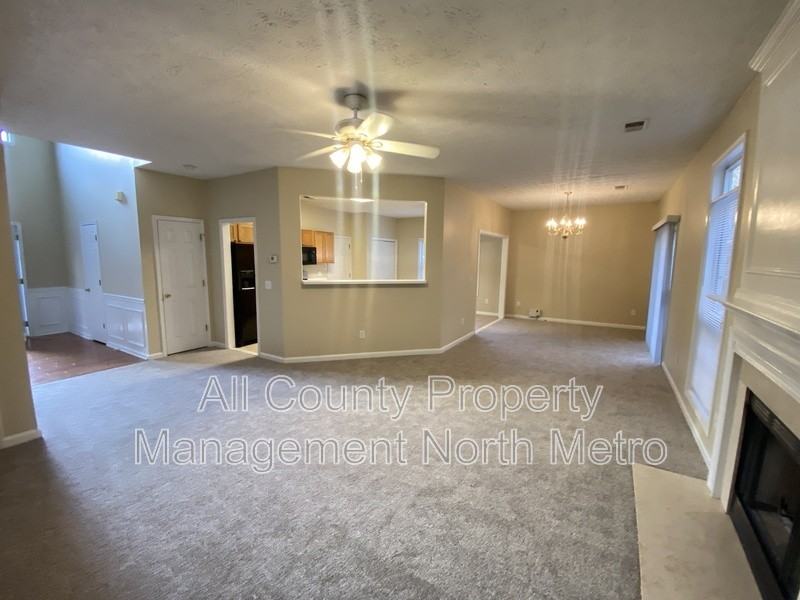 183 Weatherstone Dr - Photo 2 of 11