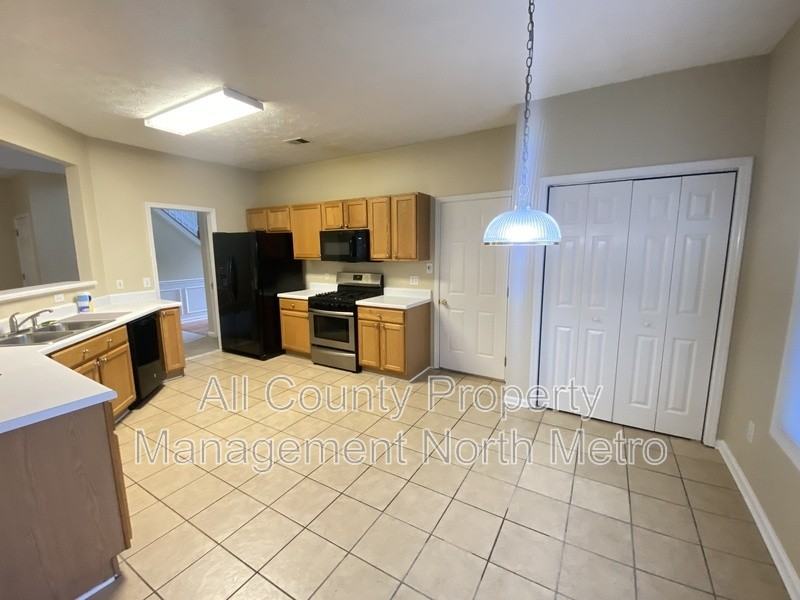 183 Weatherstone Dr - Photo 4 of 11