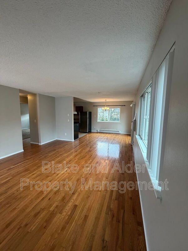 1215 Se Haig St #B - Photo 4 of 10