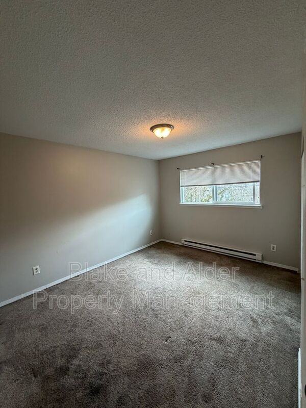 1215 Se Haig St #B - Photo 5 of 10