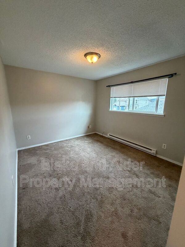 1215 Se Haig St #B - Photo 6 of 10