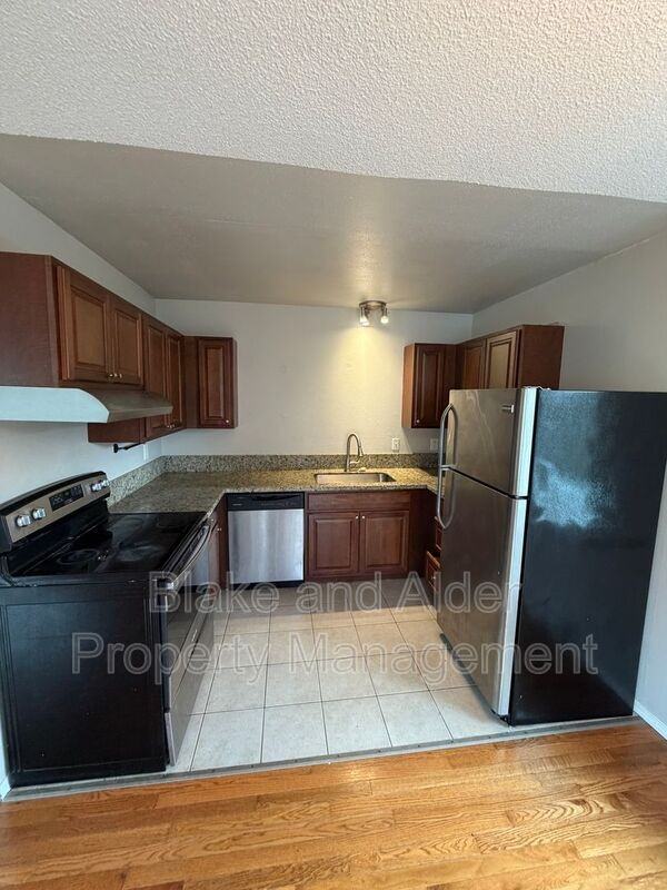 1215 Se Haig St #B - Photo 7 of 10