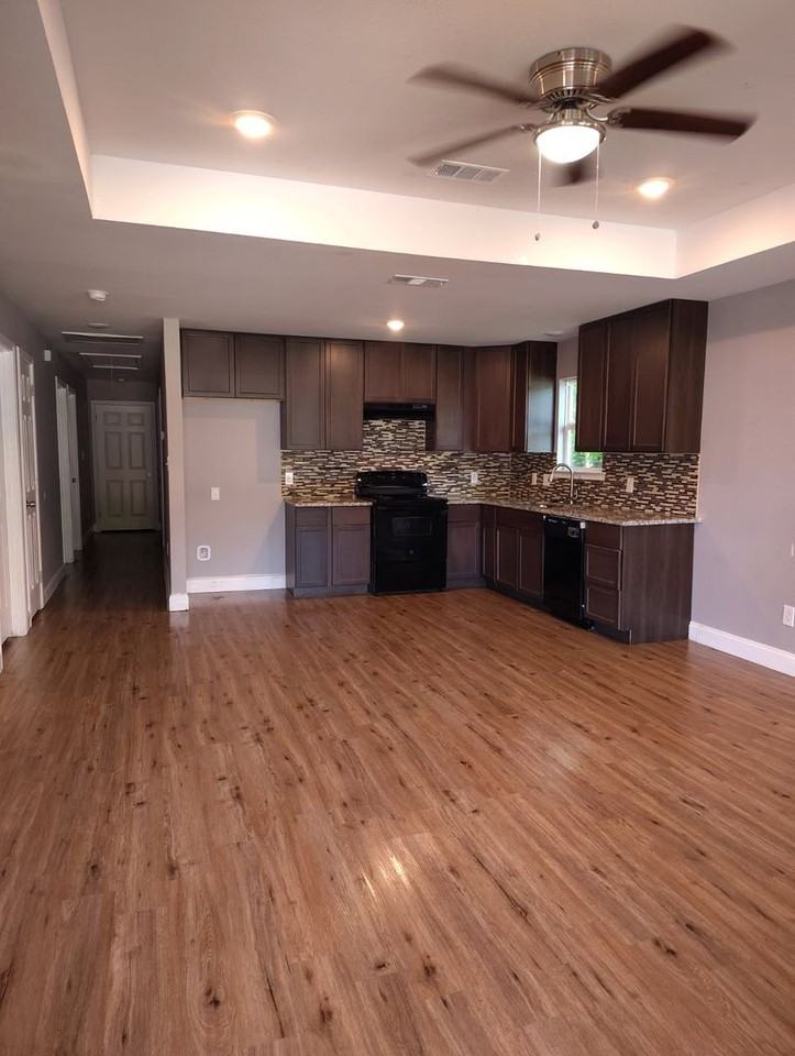 806 Park St - Photo 3 of 10