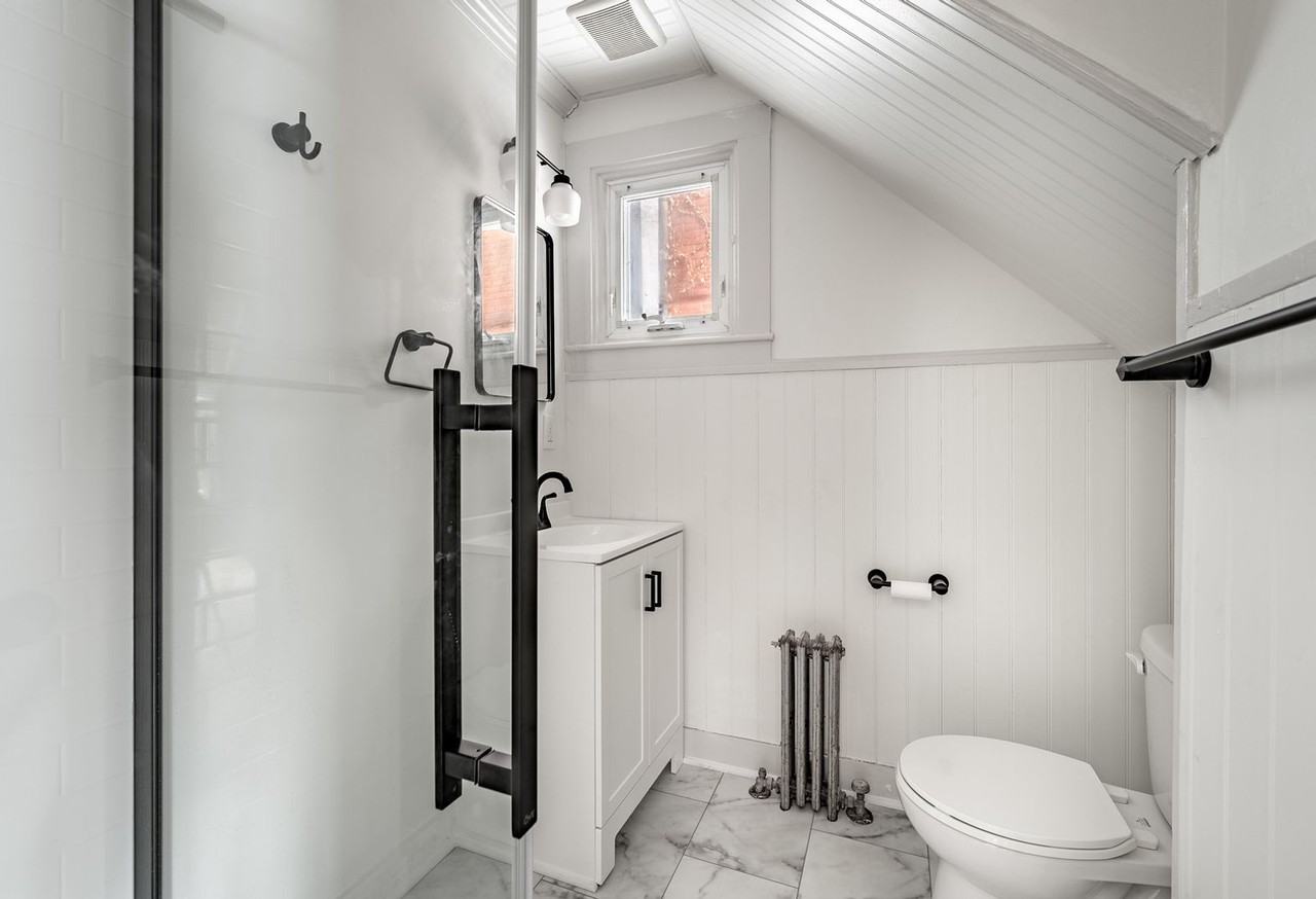 Caroline - Photo 4 of 17