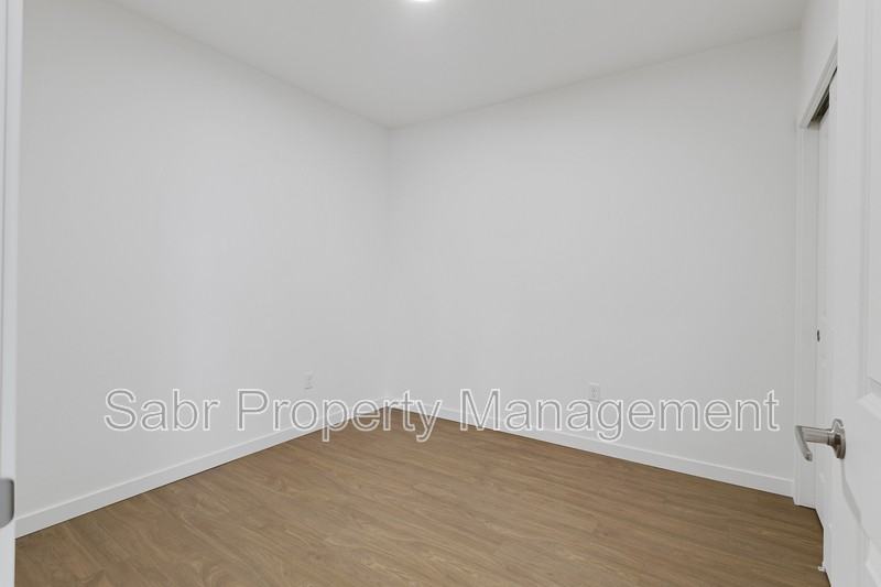 9917 Ne 13th Ave #4 - Photo 7 of 12