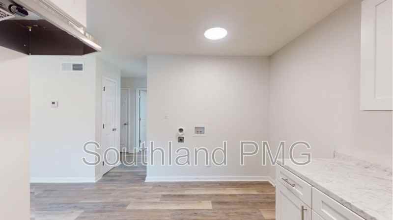 605 Lake Rd - Photo 2 of 15